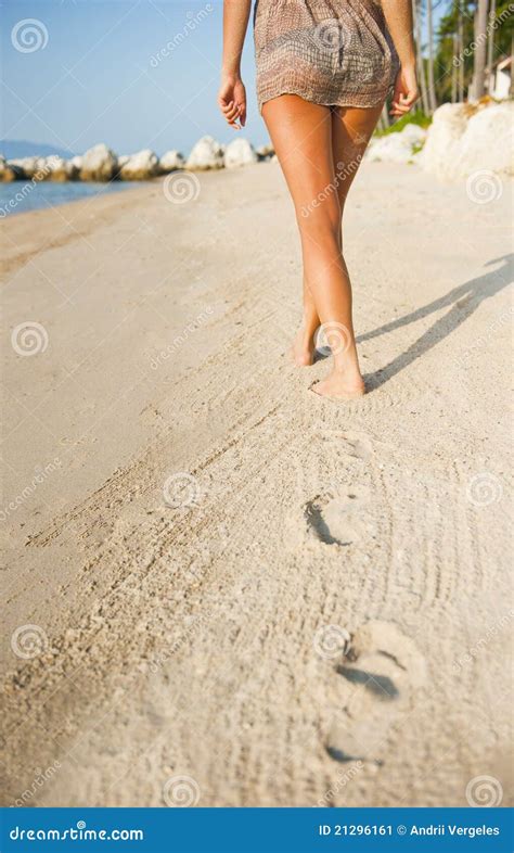 beach butt pics|1,800+ Woman Buttocks On Tropical Beach Stock Photos,。